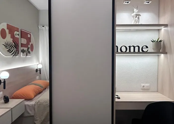 Luxury With 2 Bedrooms *