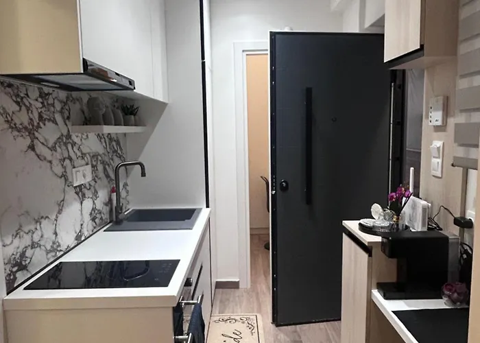 Luxury With 2 Bedrooms Διαμέρισμα *