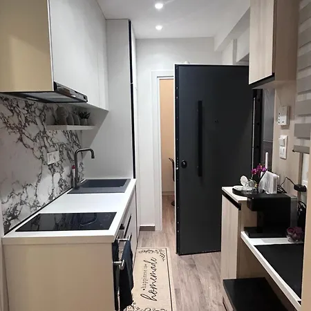Luxury With 2 Bedrooms Apartment *